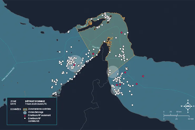 Carte du détroit d’Ormuz le 7 mars 2026 à 09 h 49 UTC, présentant les émetteurs RF détectés par Unseenlabs. Les points blancs représentent les détections RF corrélées aux positions AIS, tandis que les points roses indiquent les détections RF-only. La carte met également en évidence les zones de mouillage, les zones sous contrôle iranien et les limites des zones économiques exclusives.